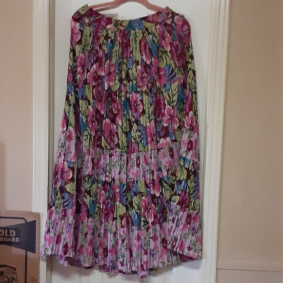 White Stag Dresses & Skirts - White Stag Pink Floral Crinkly Skirt